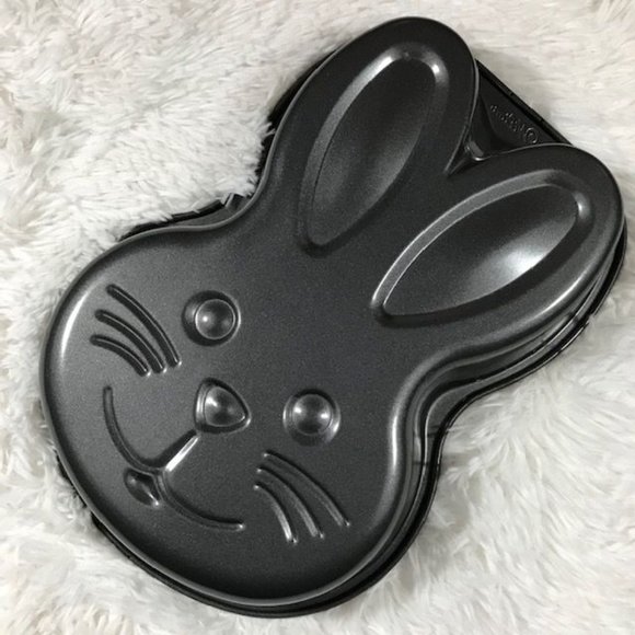 NWOT Wilson Bunny Non-Stick Baking Pan - Picture 2 of 10
